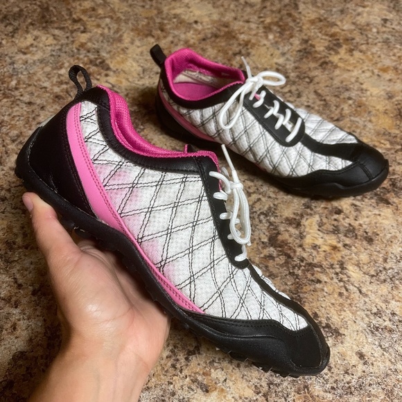 White Spikeless Golf Shoes Women 